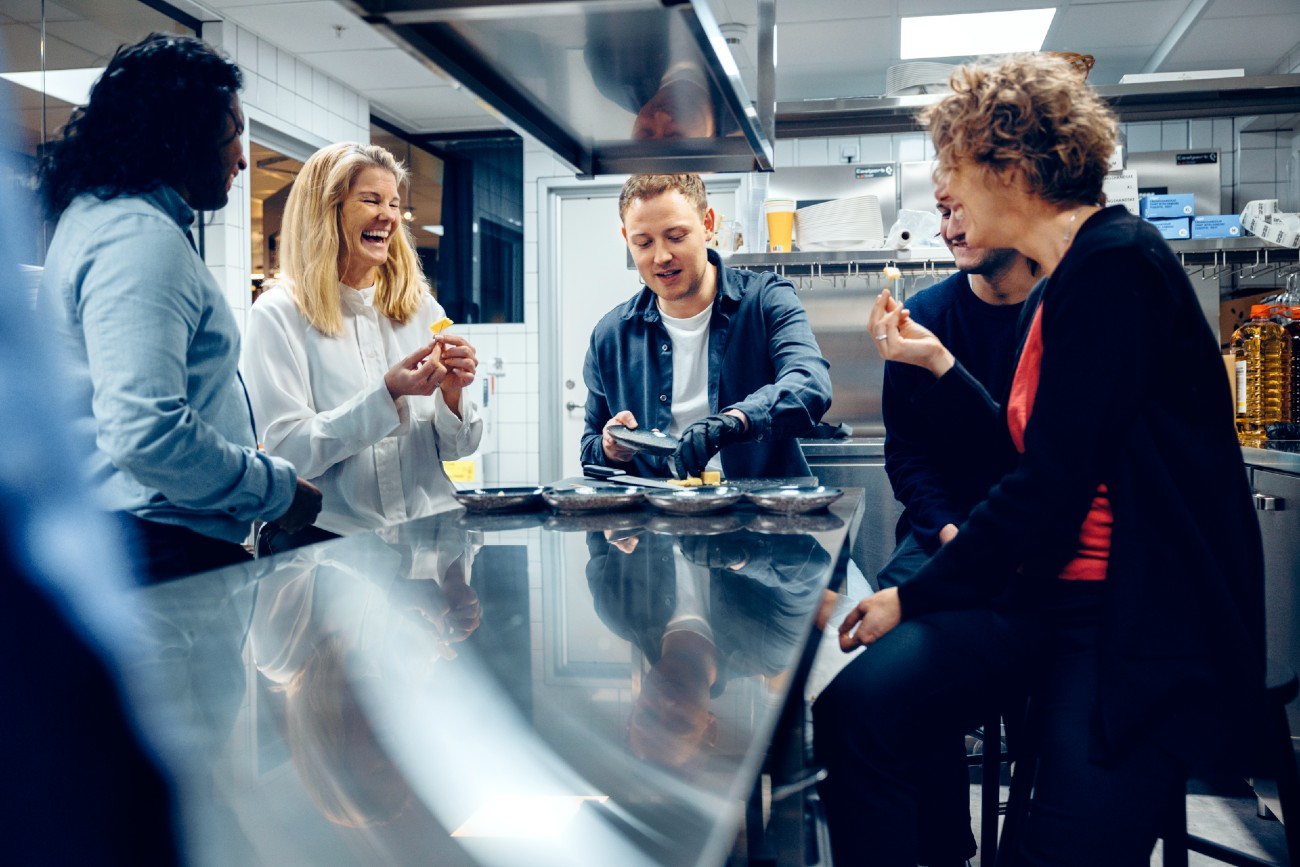 Martin & Servera-hero-background